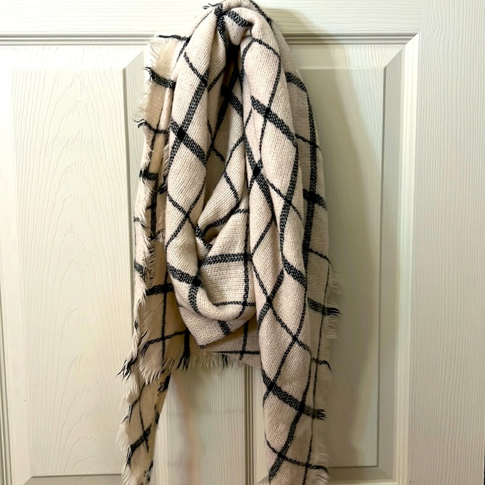 B&W scarf